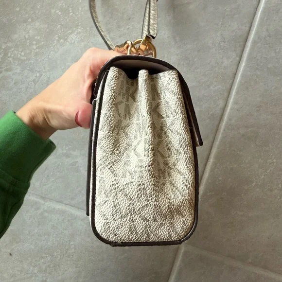 Michael Kors crossbody - Picture 8 of 9